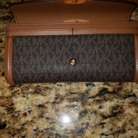 MK Tote purse w/ wallet - Picture 3 of 5